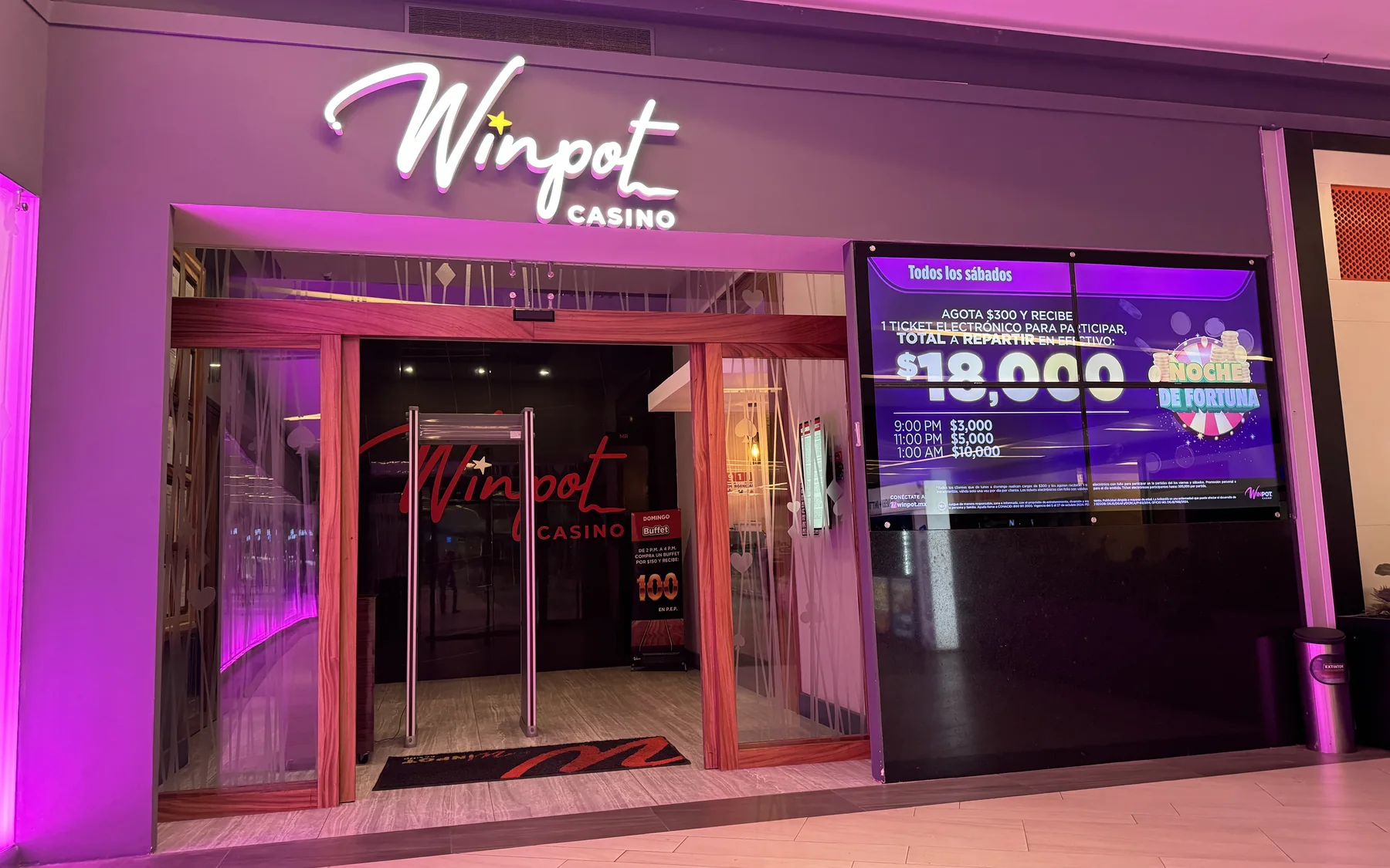 Acceso principal de Winpot Tuxtla